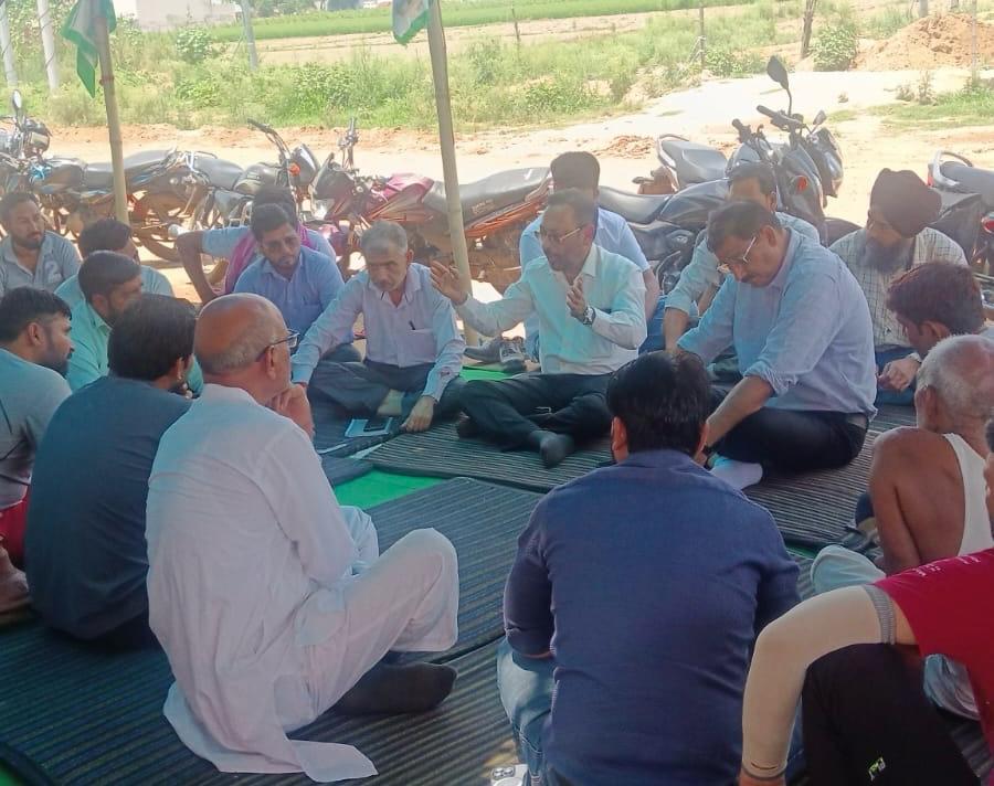 ग्रेटर नोएडा के अस्तौली में 900 TPD टोरिफाइड चारकोल प्लांट का निरीक्षण, ग्रामीणों को पर्यावरण सुरक्षा और विकास का भरोसा