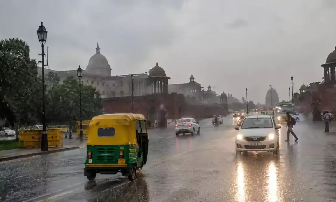 Delhi-NCR Weather Update: दिल्ली-एनसीआर में गरज-चमक के साथ बारिश, तेज हवाओं से मिली राहत; कई राज्यों में अलर्ट जारी